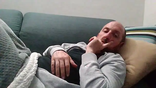 Snapshot of luca_beech88 chatting on 04.28.26 luca beech88 online show from 04.28.26