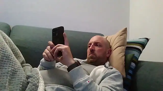 Snapshot of luca_beech88 chatting on 04.30.26 luca beech88 online show from 04.30.26