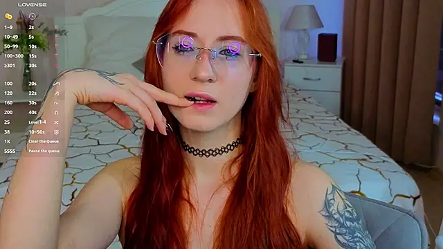 Snapshot of WICKEDEMBER chatting on 04.28.26 WICKEDEMBER online show from 04.28.26