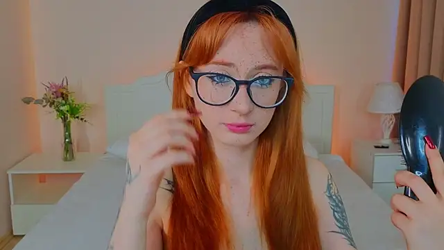 Snapshot of WICKEDEMBER chatting on 05.17.26 WICKEDEMBER online show from 05.17.26