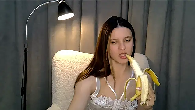 Snapshot of KiraHoney chatting on 05.23.26 KiraHoney online show from 05.23.26