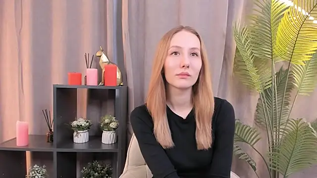 Snapshot of NikoleOwen chatting on 11.14.25 NikoleOwen online show from 11.14.25