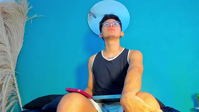 Snapshot of david_valiz chatting on 11.08.25 david valiz online show from 11.08.25