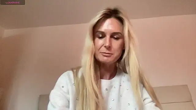 Alexis Newick online show from 11.06.25