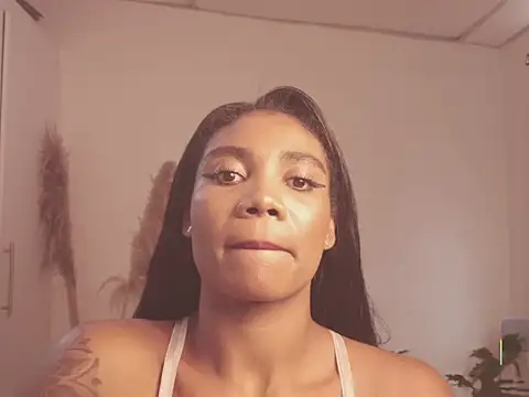 Snapshot of Miss_Benz chatting on 11.12.25 Miss Benz online show from 11.12.25