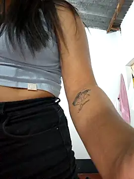 Snapshot of lapicarona18 chatting on 11.08.25 lapicarona18 online show from 11.08.25