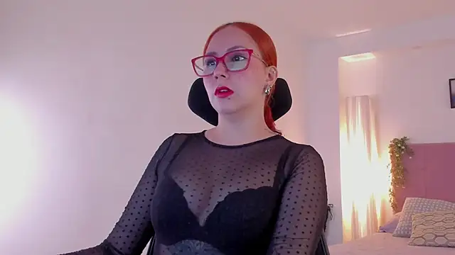 Snapshot of MistressErza chatting on 06.02.26 MistressErza online show from 06.02.26