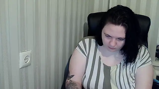 Snapshot of XLisaBlueXsS chatting on 11.04.25 XLisaBlueXsS online show from 11.04.25