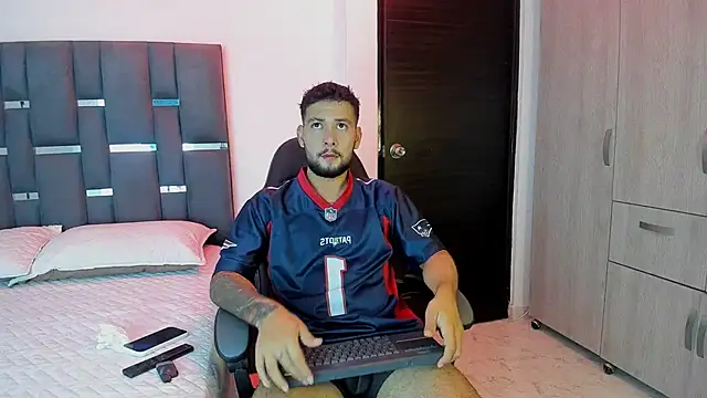 Snapshot of noah_corvelle chatting on 11.10.25 noah corvelle online show from 11.10.25