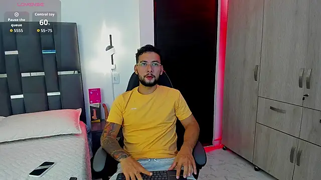 Snapshot of noah_corvelle chatting on 11.17.25 noah corvelle online show from 11.17.25