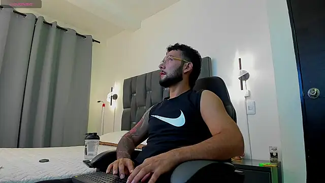 Snapshot of noah_corvelle chatting on 11.18.25 noah corvelle online show from 11.18.25