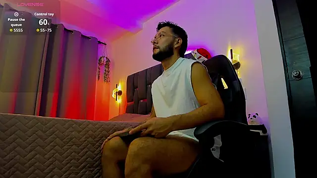 Snapshot of noah_corvelle chatting on 12.18.25 noah corvelle online show from 12.18.25