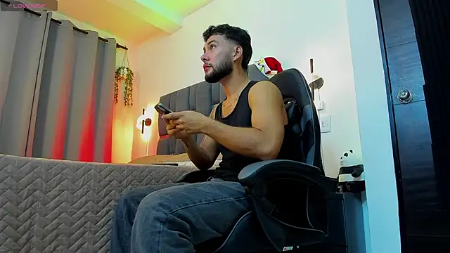 Snapshot of noah_corvelle chatting on 12.23.25 noah corvelle online show from 12.23.25