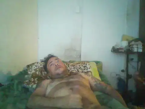 Snapshot of GuilleHotsexy chatting on 11.16.25 GuilleHotsexy online show from 11.16.25