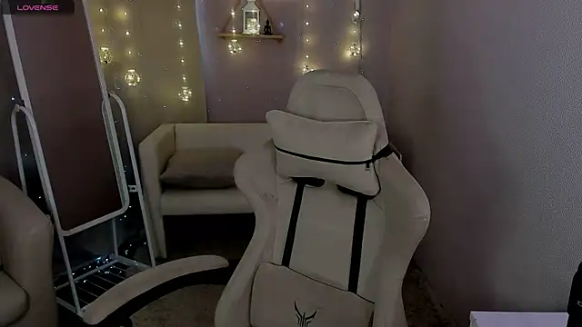 Snapshot of Hanako_Rey chatting on 02.25.26 Hanako Rey online show from 02.25.26