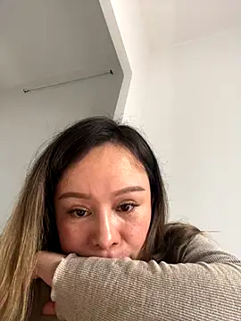 Snapshot of thu-cuoi chatting on 11.05.25 thu-cuoi online show from 11.05.25