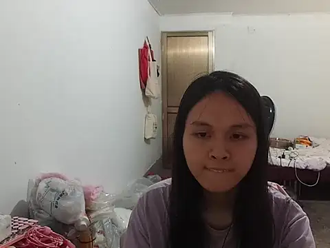 Snapshot of RebelAura chatting on 05.17.26 RebelAura online show from 05.17.26