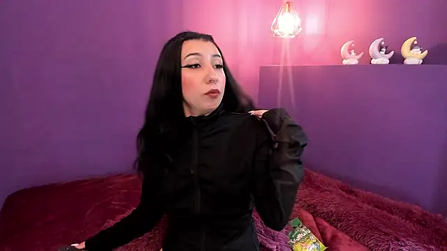 Isabella Crofts online show from 02.26.26