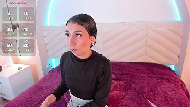 Isabella Crofts online show from 04.02.26