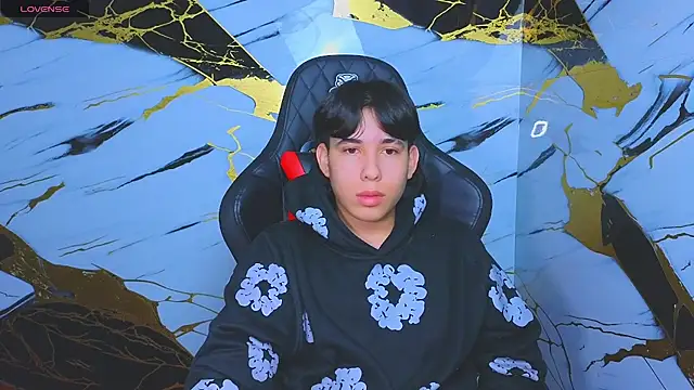 Suarezz10  online show from 11.06.25