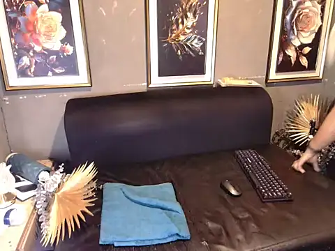 Slipperyebony online show from 11.26.25