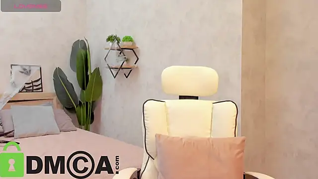 Snapshot of Ella_Burns chatting on 11.05.25 Ella Burns online show from 11.05.25