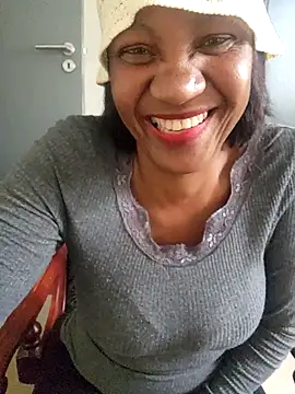Snapshot of Mommy_Sienna chatting on 04.29.26 Mommy Sienna online show from 04.29.26