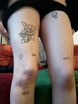 Leacouturierrr online show from 11.24.25