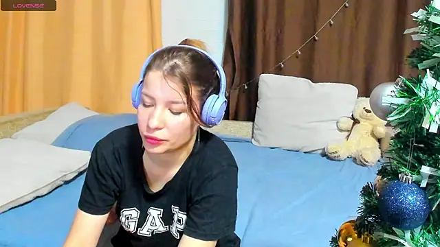 Eva purrr  online show from 12.18.25