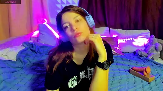 Eva purrr  online show from 04.11.26