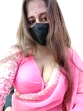 Snapshot of LoveLy-Soneya chatting on 11.18.25 LoveLy-Soneya online show from 11.18.25