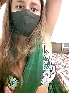 Snapshot of LoveLy-Soneya chatting on 11.24.25 LoveLy-Soneya online show from 11.24.25