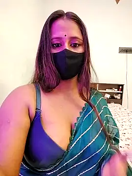 Snapshot of LoveLy-Soneya chatting on 12.15.25 LoveLy-Soneya online show from 12.15.25