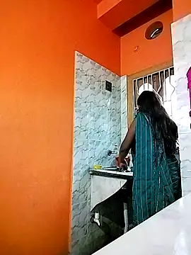 Snapshot of LoveLy-Soneya chatting on 12.19.25 LoveLy-Soneya online show from 12.19.25