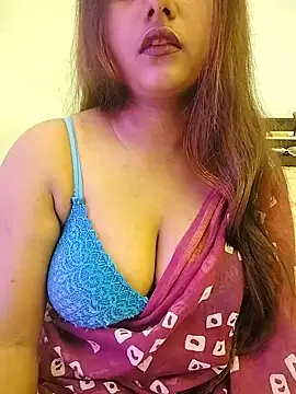 Snapshot of LoveLy-Soneya chatting on 12.19.25 LoveLy-Soneya online show from 12.19.25