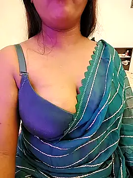 Snapshot of LoveLy-Soneya chatting on 12.21.25 LoveLy-Soneya online show from 12.21.25