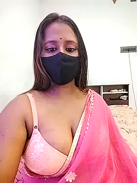 Snapshot of LoveLy-Soneya chatting on 12.22.25 LoveLy-Soneya online show from 12.22.25