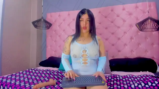 Karol Horney online show from 11.04.25