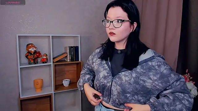 TishaFlaharty online show from 11.05.25