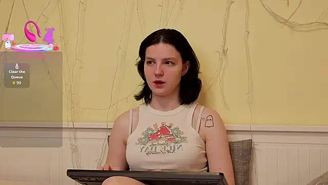 LatinaHuguenin online show from 12.02.25