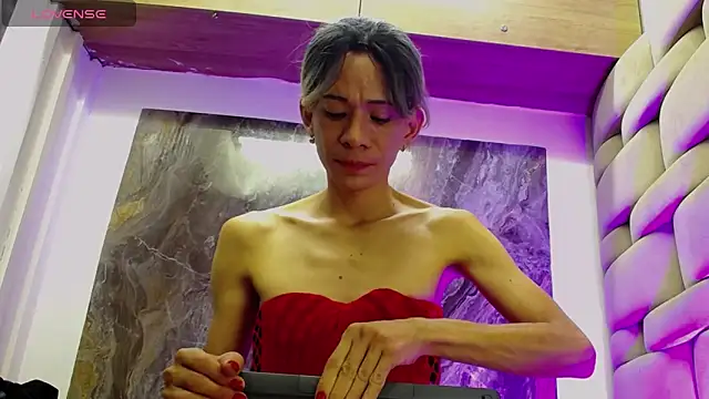 Snapshot of Caitlyn-Joness_ chatting on 11.19.25 Caitlyn-Joness online show from 11.19.25