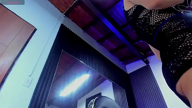 Caitlyn-Joness  online show from 03.31.26