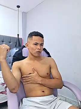 Snapshot of Liams18 chatting on 11.14.25 Liams18 online show from 11.14.25