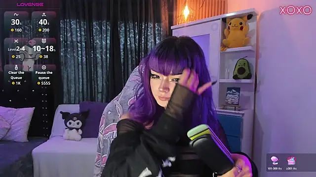 Snapshot of ravencollen chatting on 02.14.26 ravencollen online show from 02.14.26