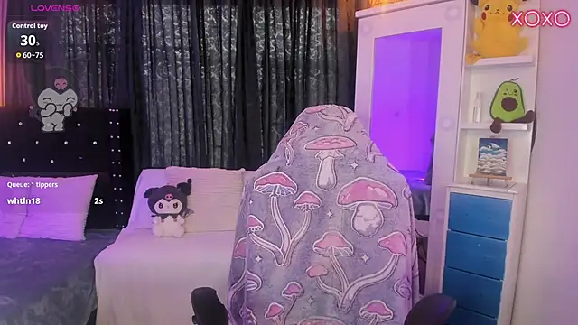 Snapshot of ravencollen chatting on 02.16.26 ravencollen online show from 02.16.26