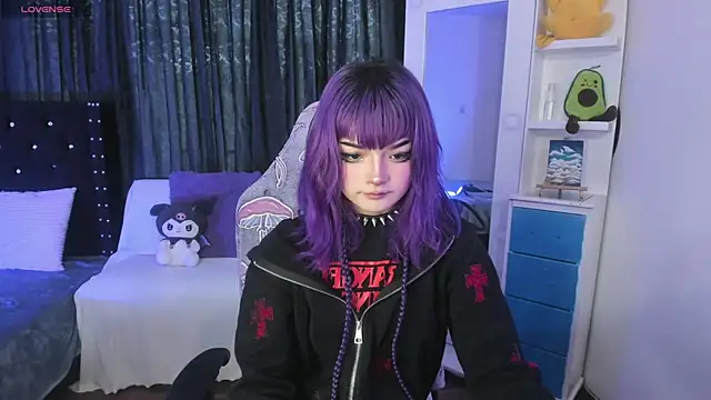 Snapshot of ravencollen chatting on 02.17.26 ravencollen online show from 02.17.26