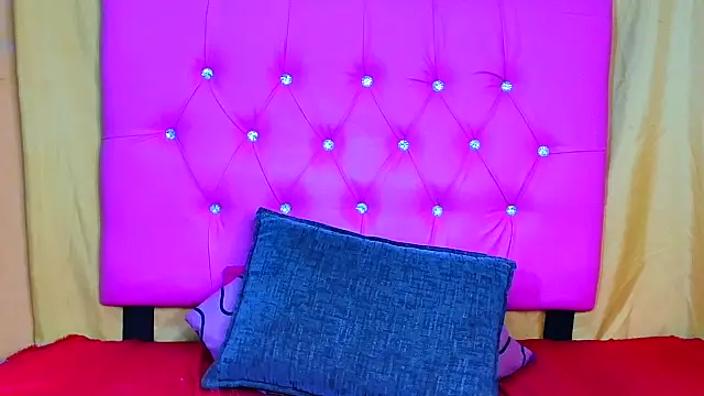 Prettybrowngirl online show from 11.20.25