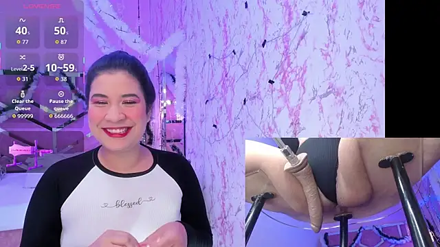 DaphneContry online show from 12.17.25