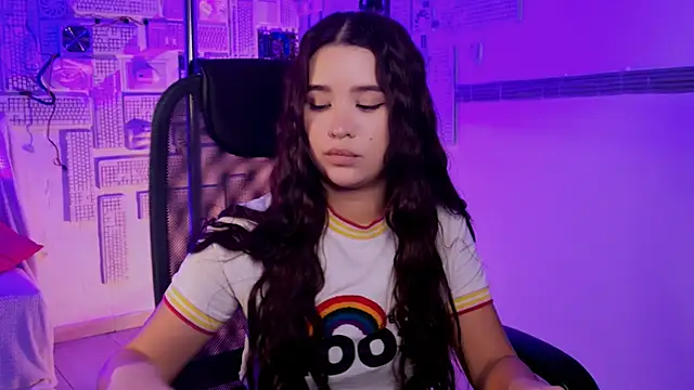 Snapshot of AnnaGarcias_ chatting on 11.06.25 AnnaGarcias online show from 11.06.25