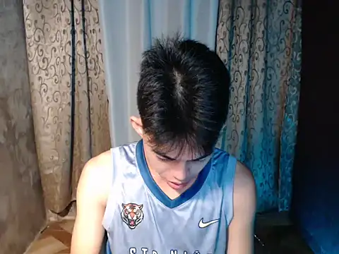 Urhotsilverboy online show from 02.13.26